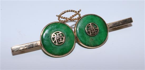 14ct gold and jade disc bar brooch(-)